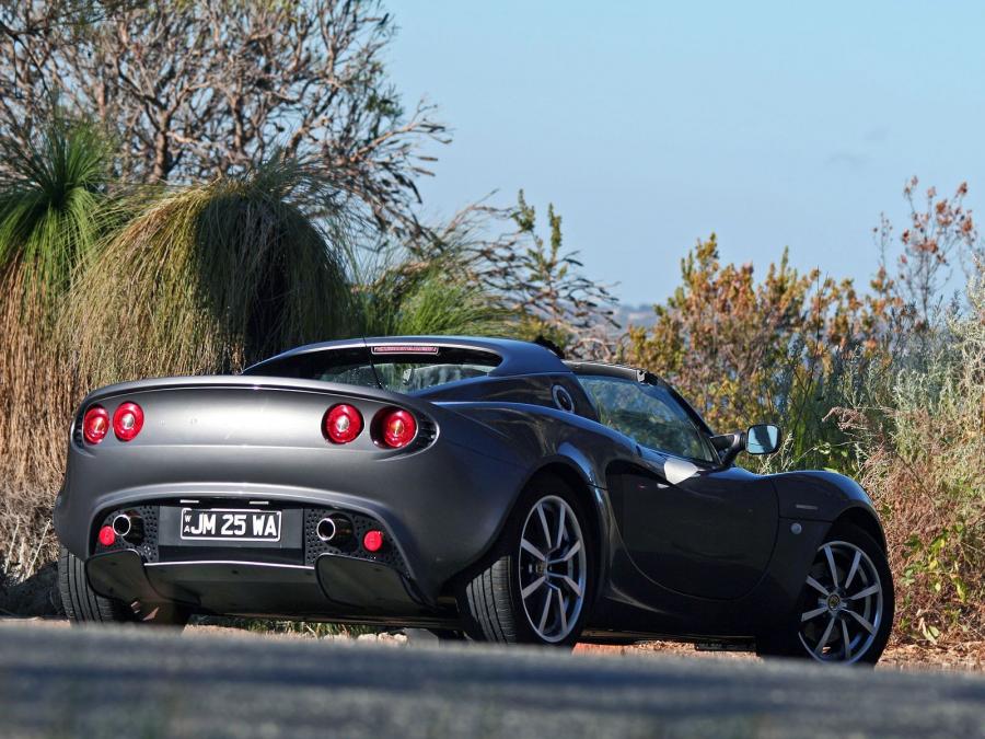  Lotus Elise 2000 года  (фото 16 из 31)